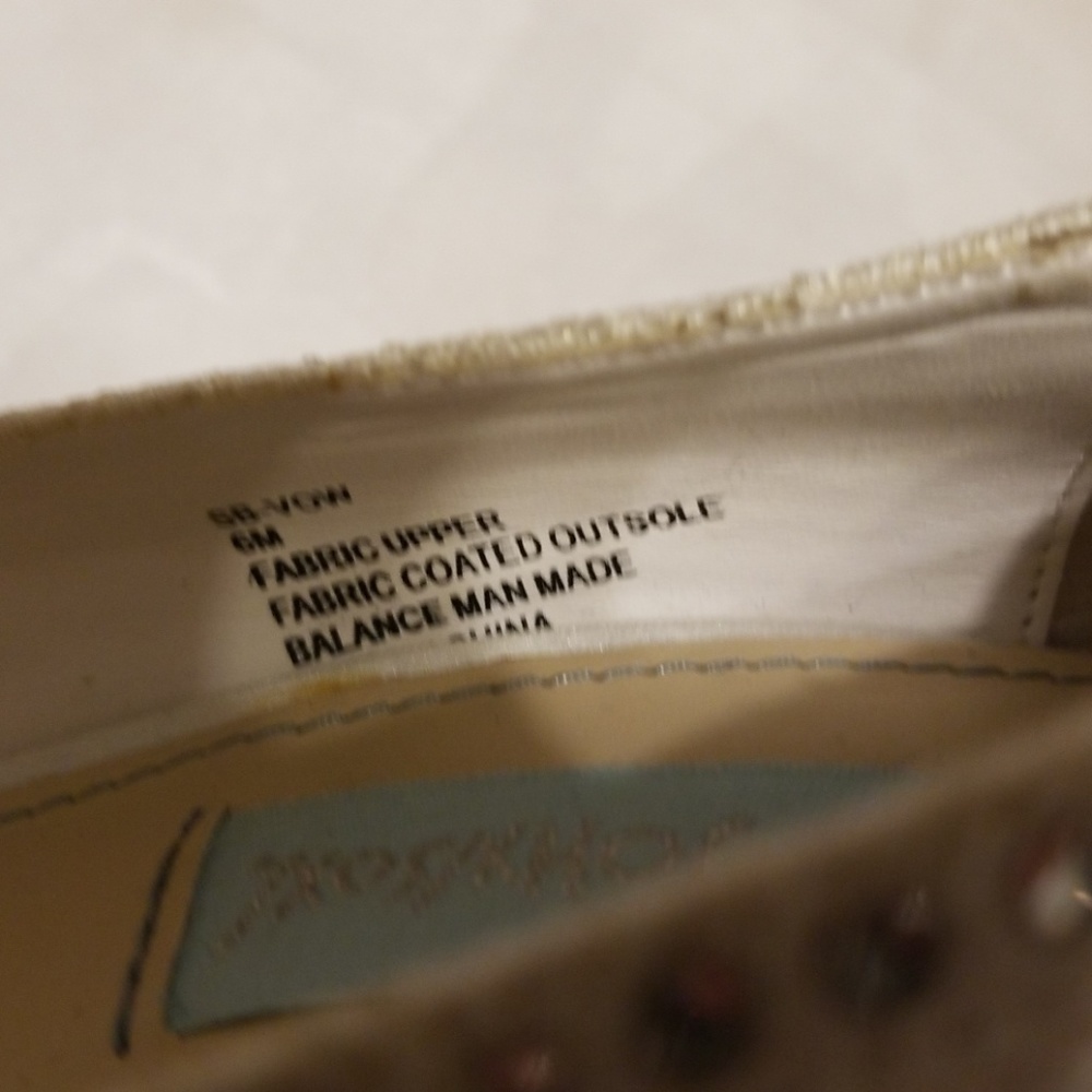 Betsey Johnson white wedding heels - Picture 4 of 5